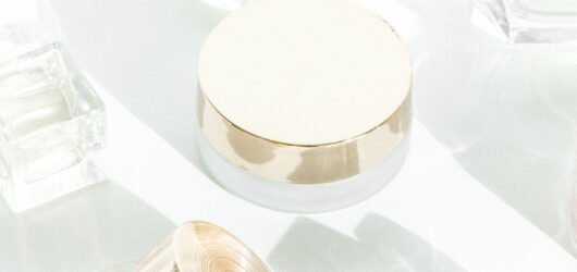 Ce îți spune lista de ingrediente a unui produs de îngrijire a pielii